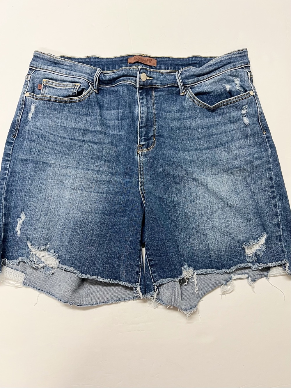 Judy Blue Womens Plus Medium Wash Mid Rise Hi Lo Distressed Hem Denim Shorts